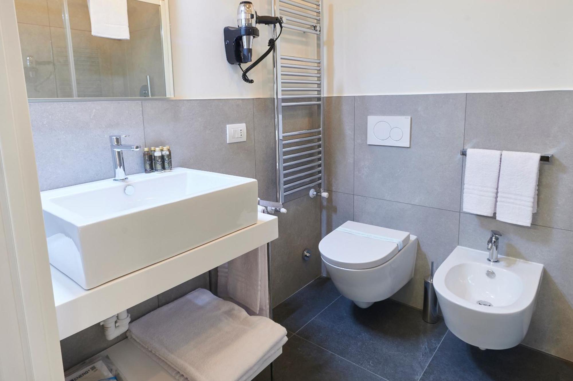 White Ribbon Hotel Milan Bagian luar foto