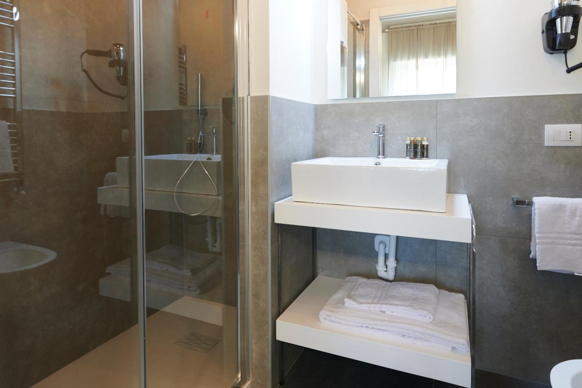 White Ribbon Hotel Milan Bagian luar foto