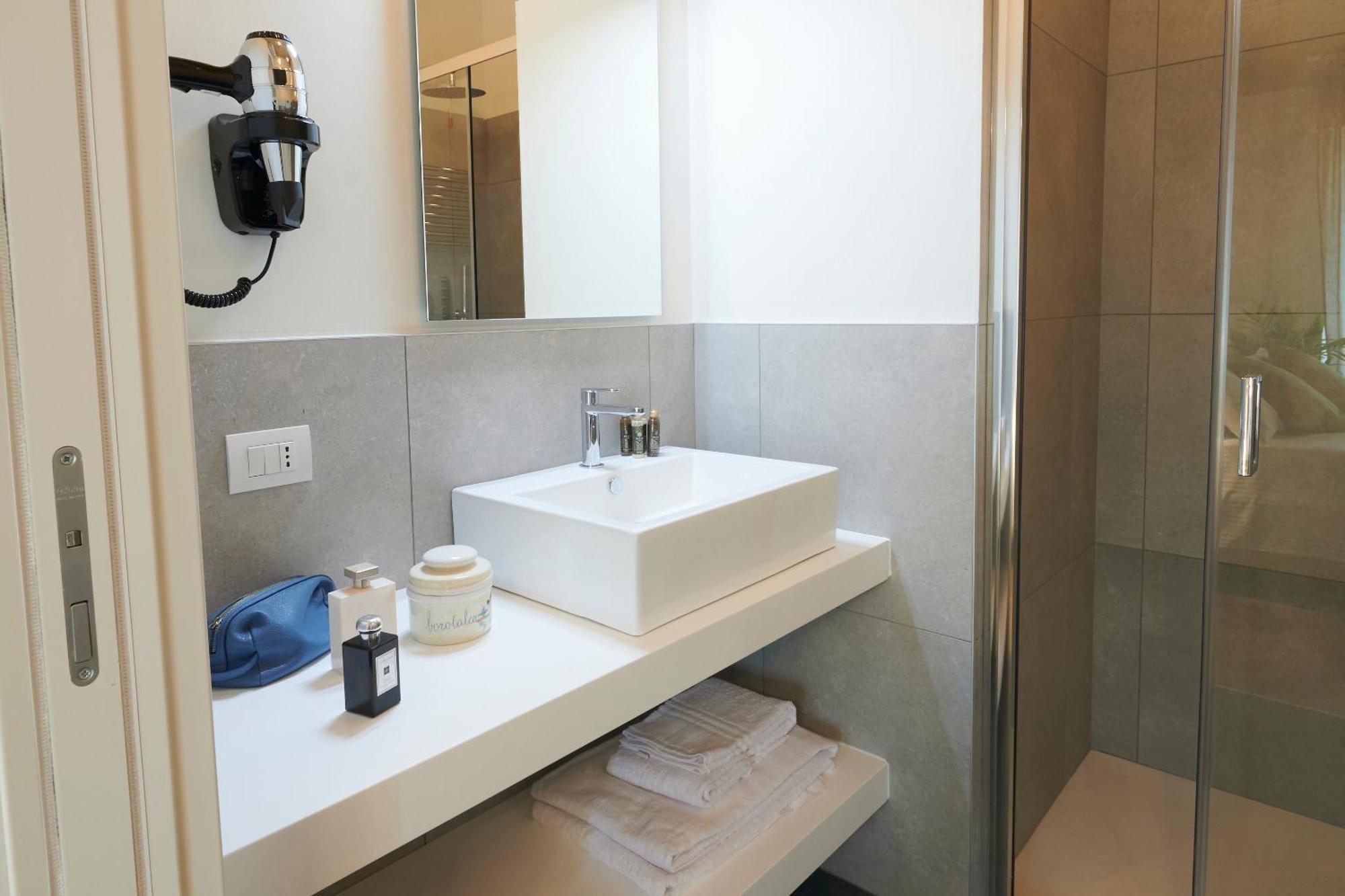 White Ribbon Hotel Milan Bagian luar foto