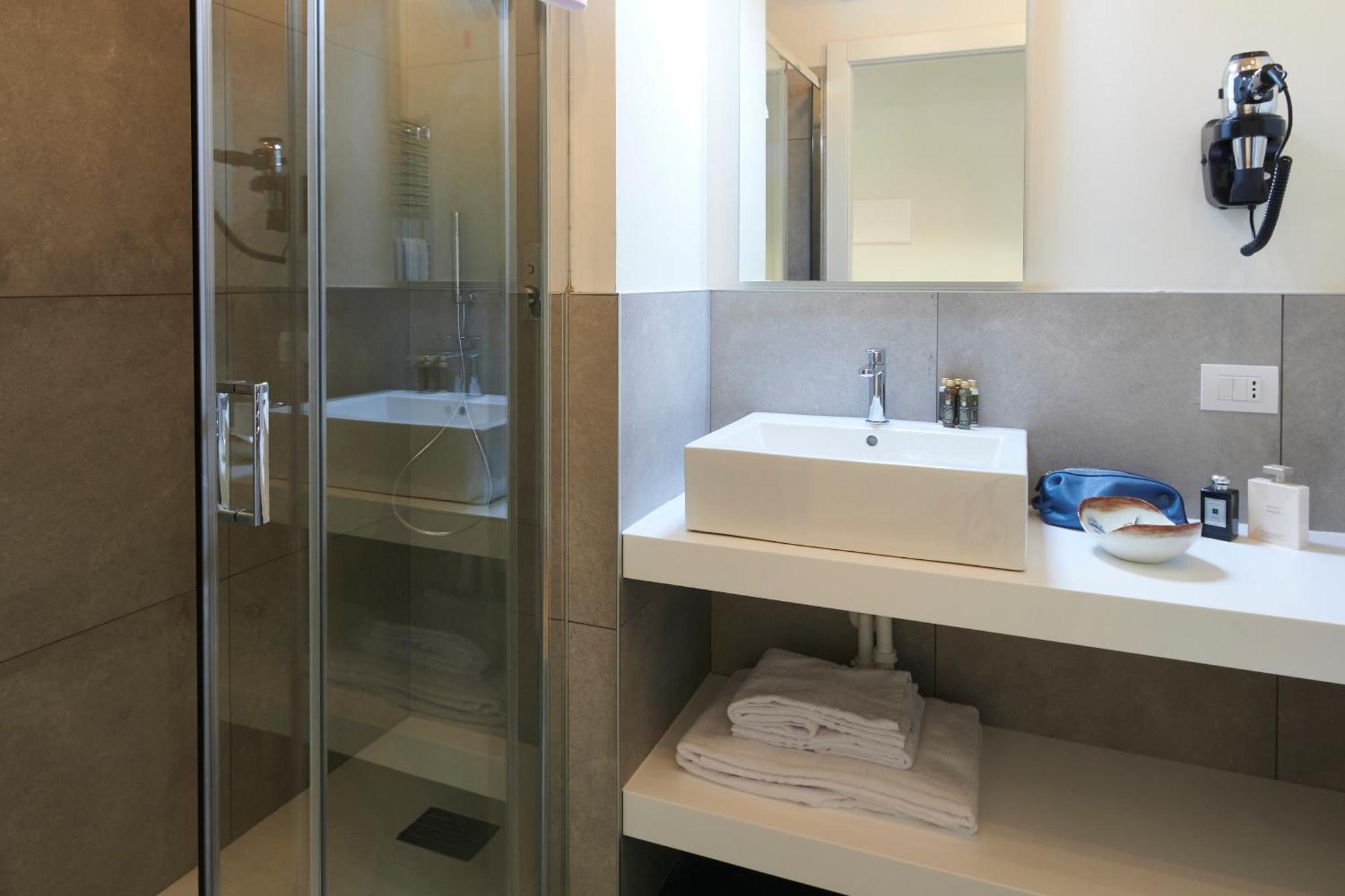 White Ribbon Hotel Milan Bagian luar foto
