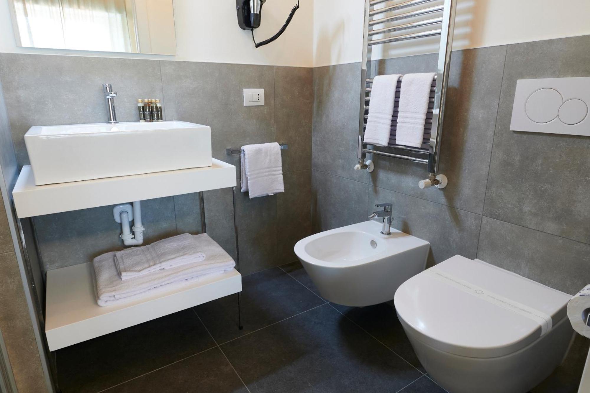 White Ribbon Hotel Milan Bagian luar foto