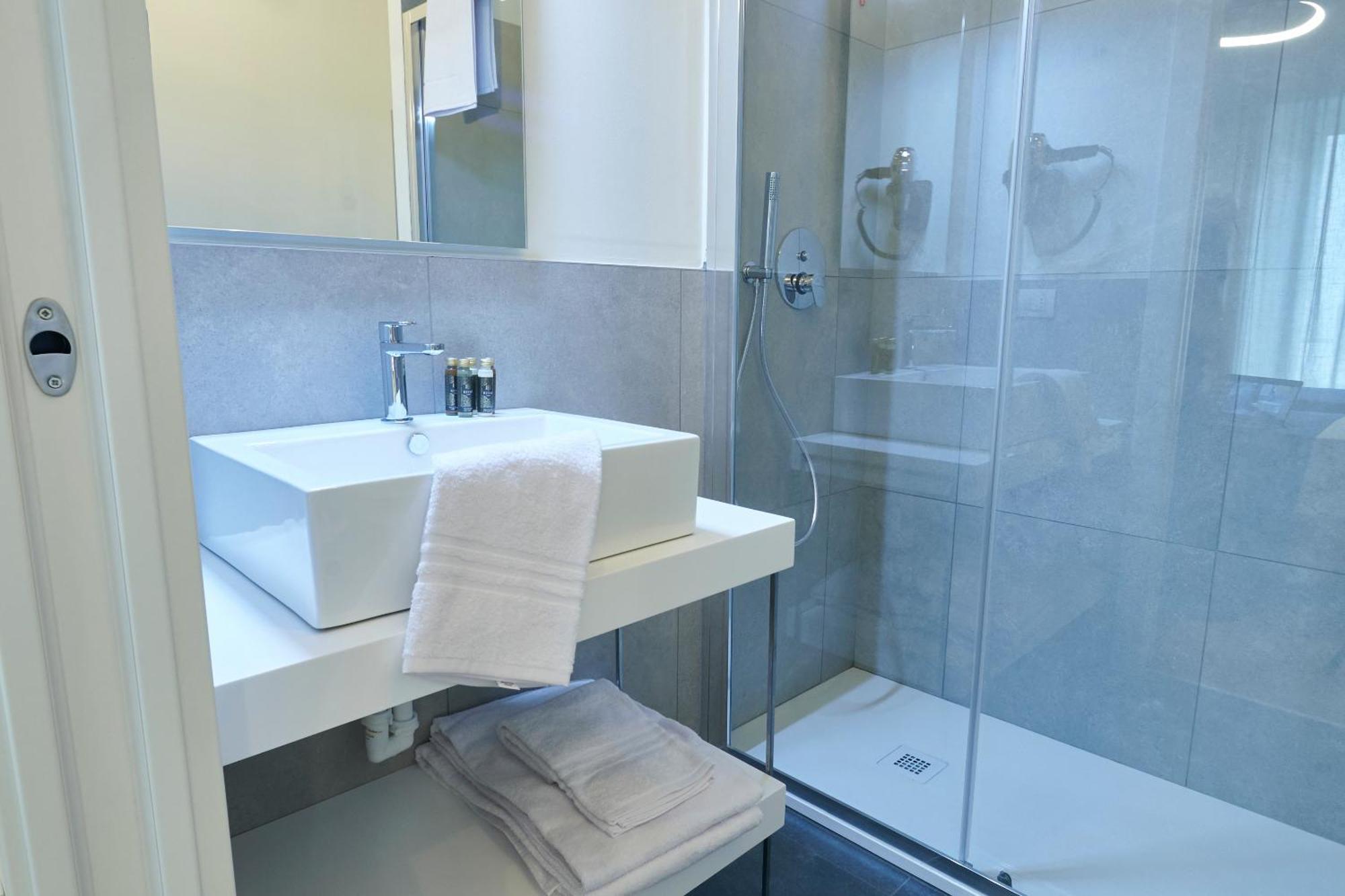 White Ribbon Hotel Milan Bagian luar foto